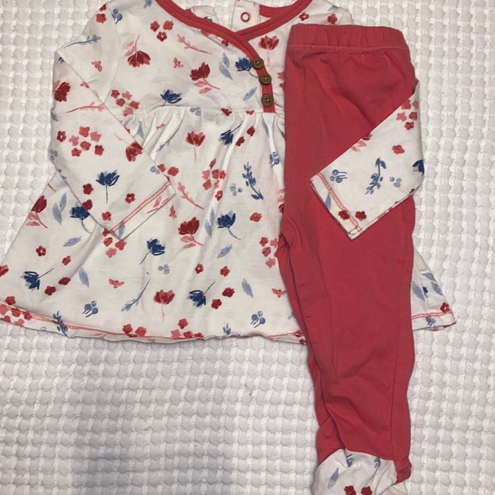 Burt’s Bees 🐝 floral two piece outfit